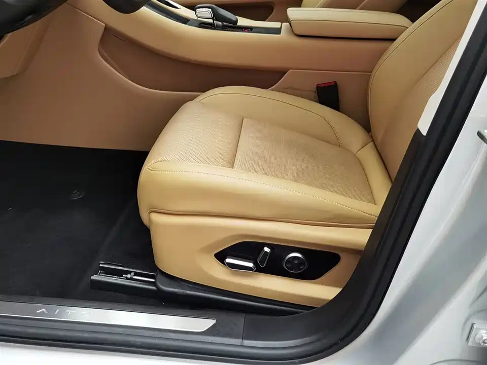 AITO Ask the world M5