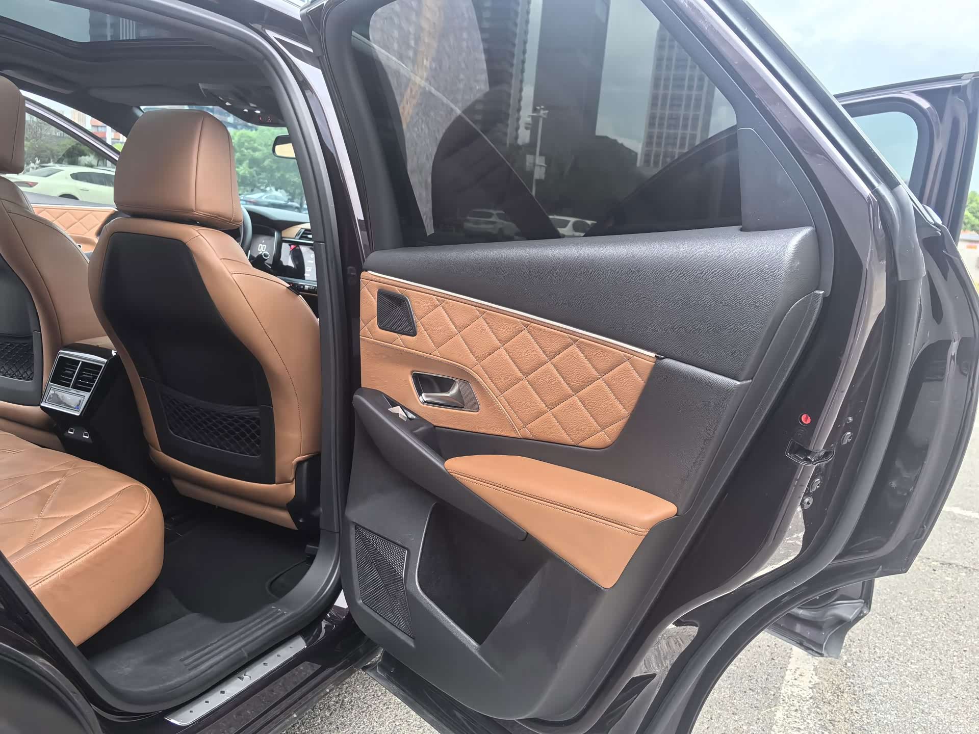 DS 7, 2019 15