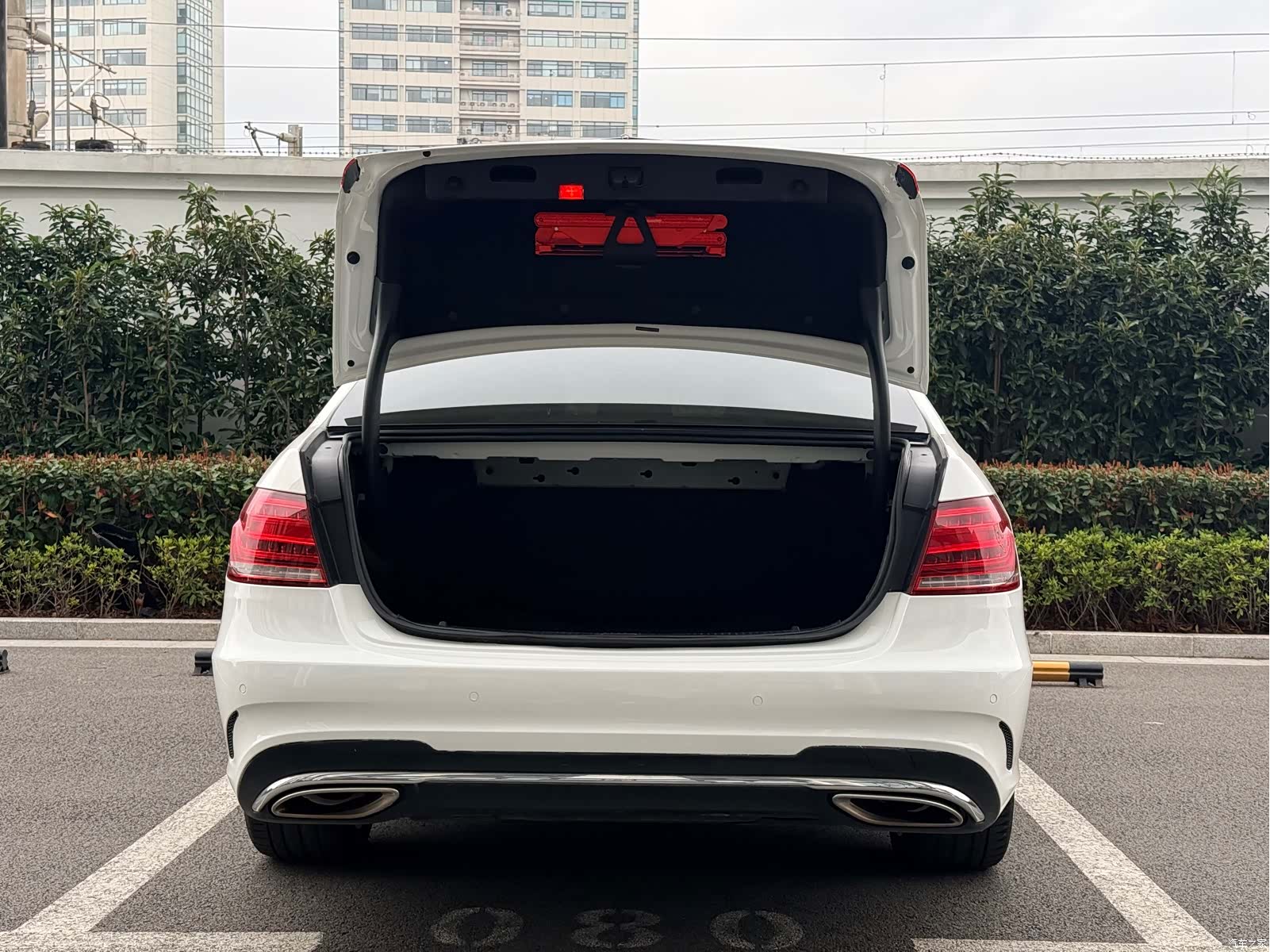Mercedes-Benz E-Class, 2015 35