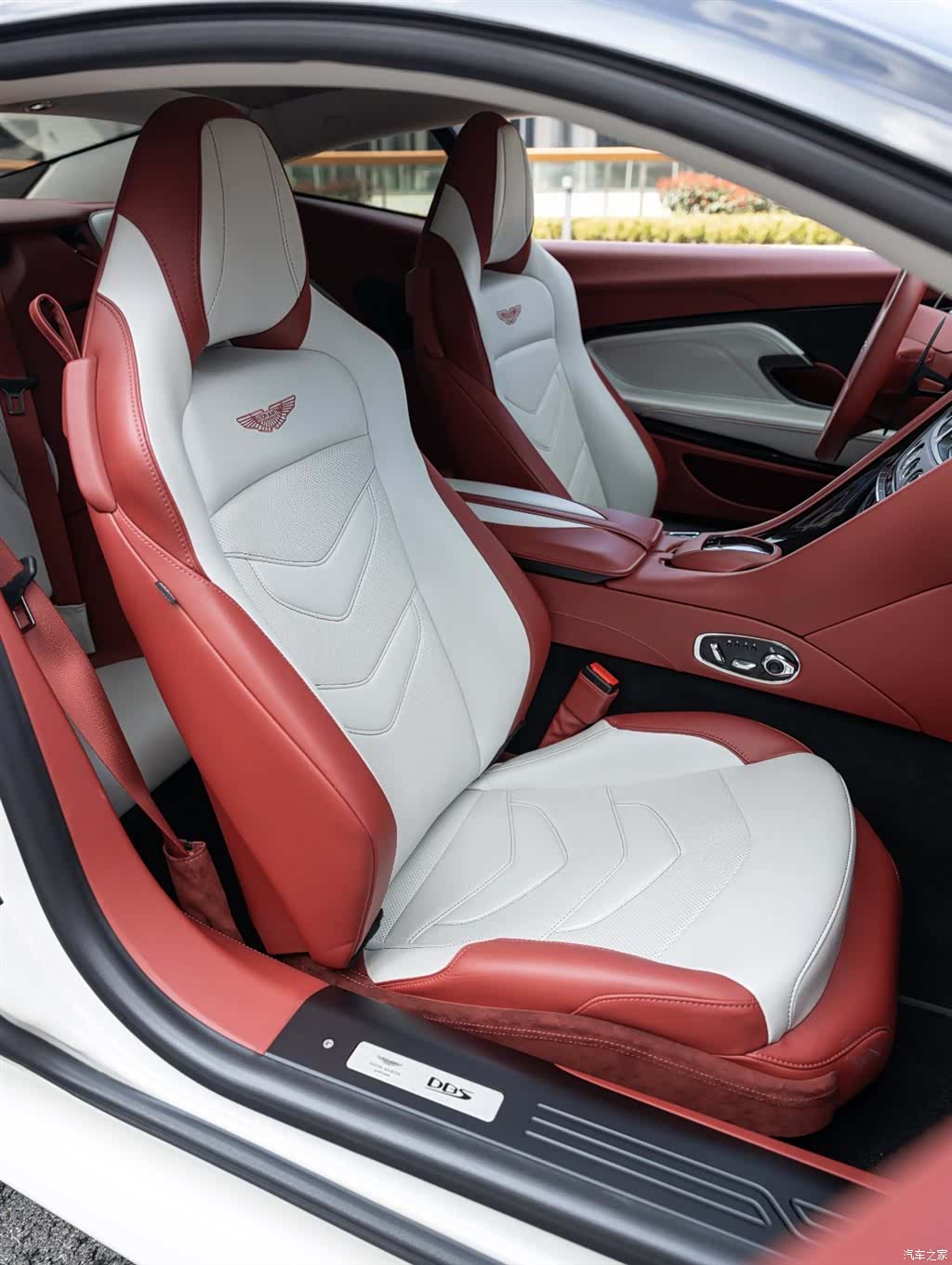 Aston Martin DBS, 2019 17