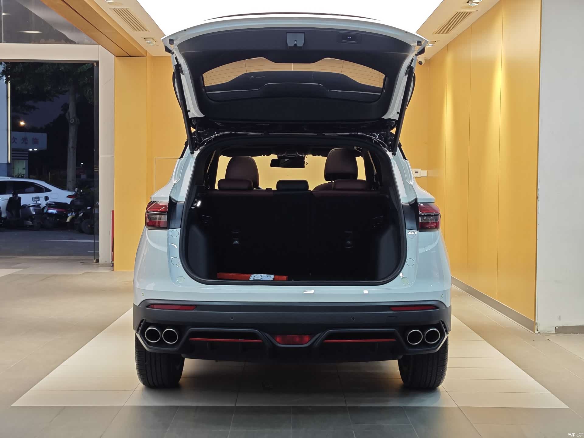 Geely Coolray, 2021 28