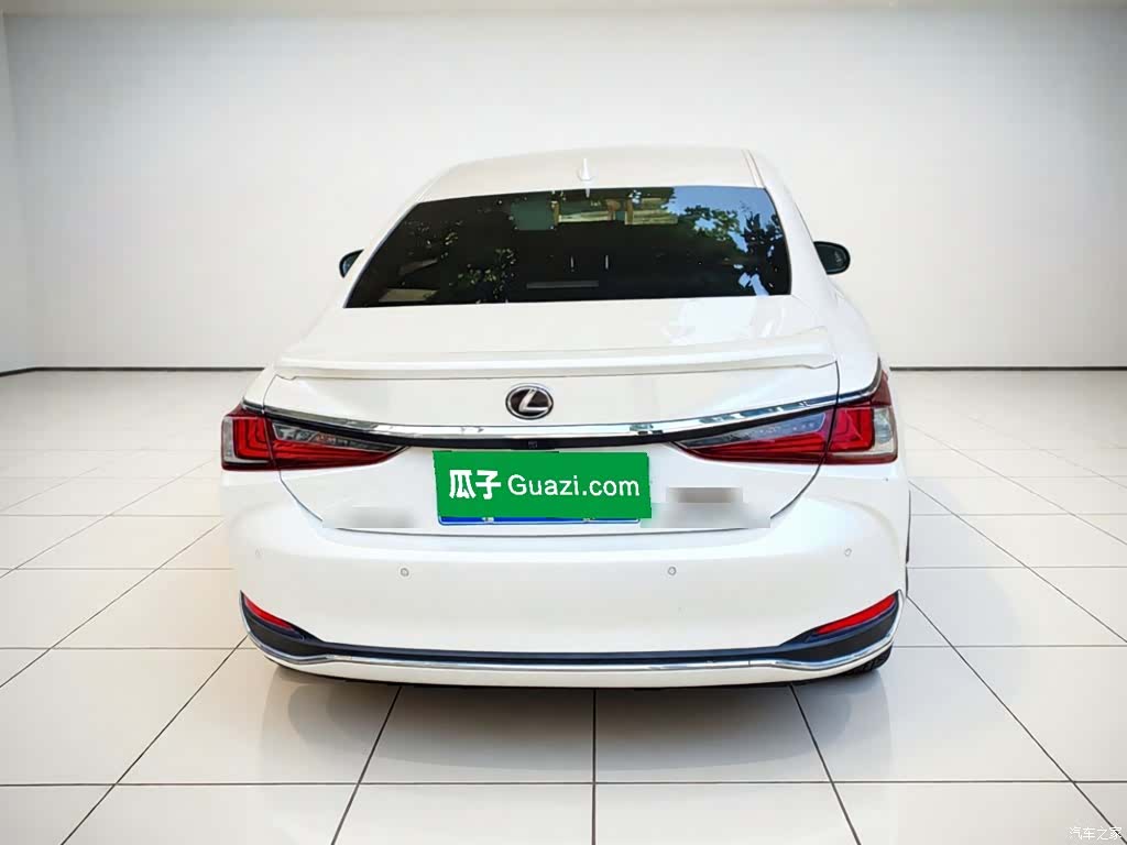 Lexus ES, 2023 4
