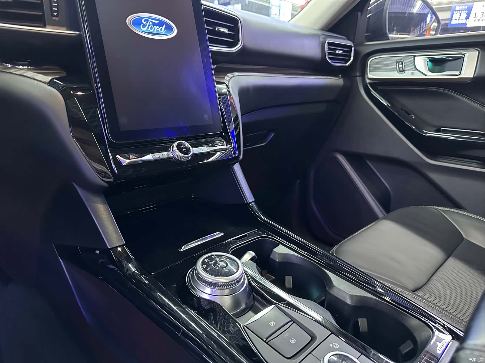 Ford Explorer, 2021 10