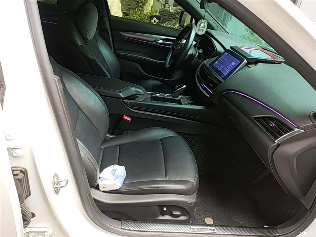 Cadillac CT5, 2023 25