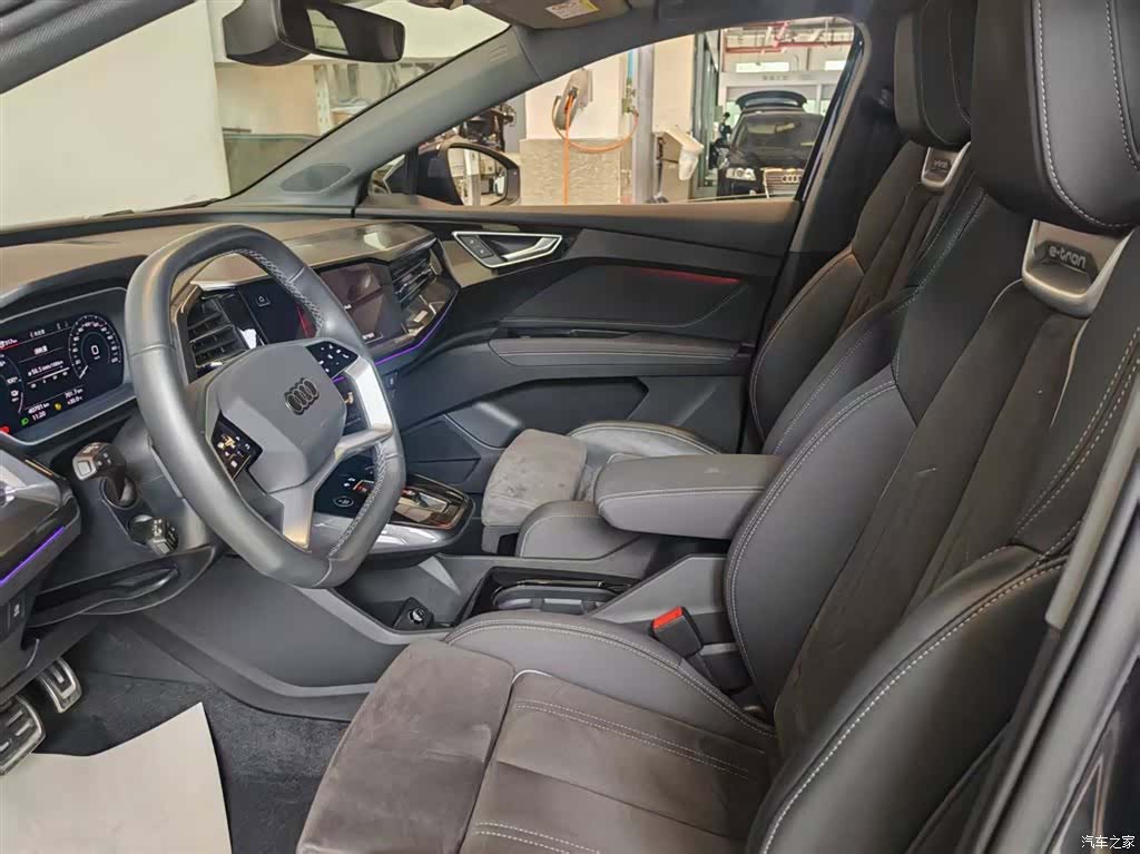 Audi Q4 e-tron, 2023 все фото