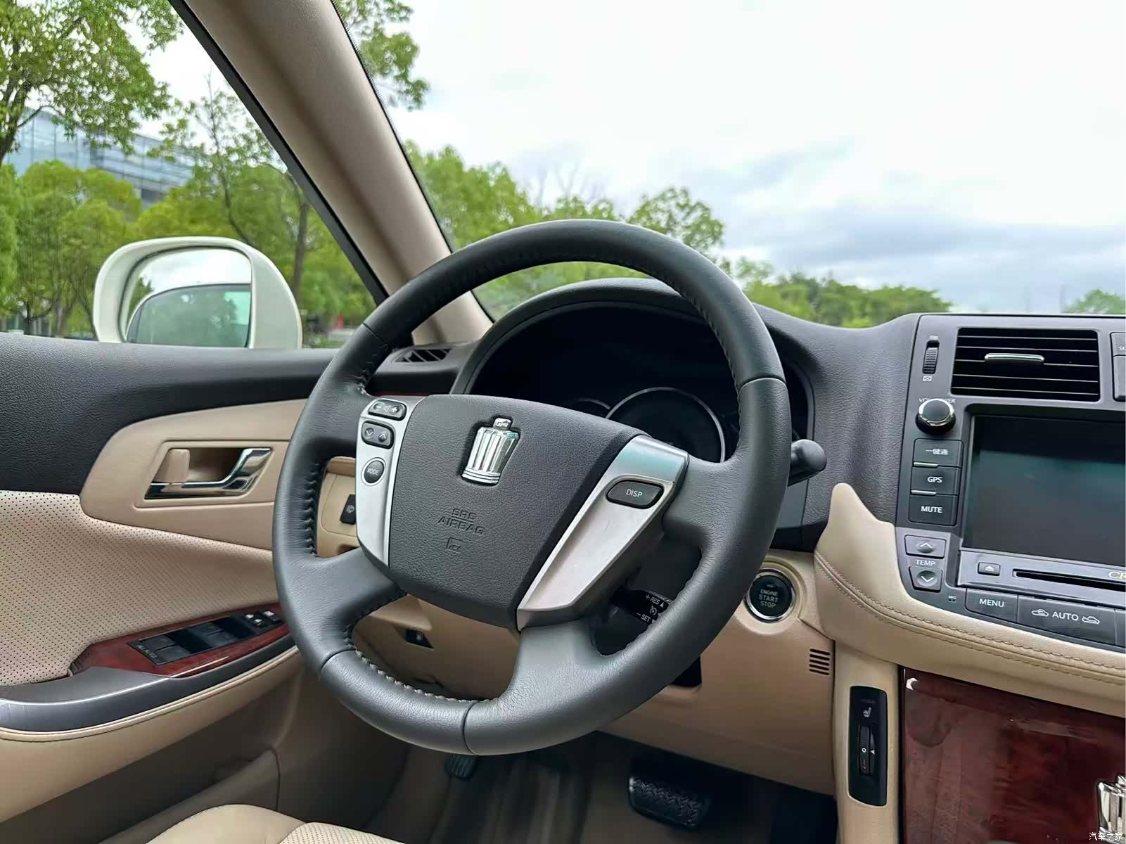 Toyota Crown, 2014 13