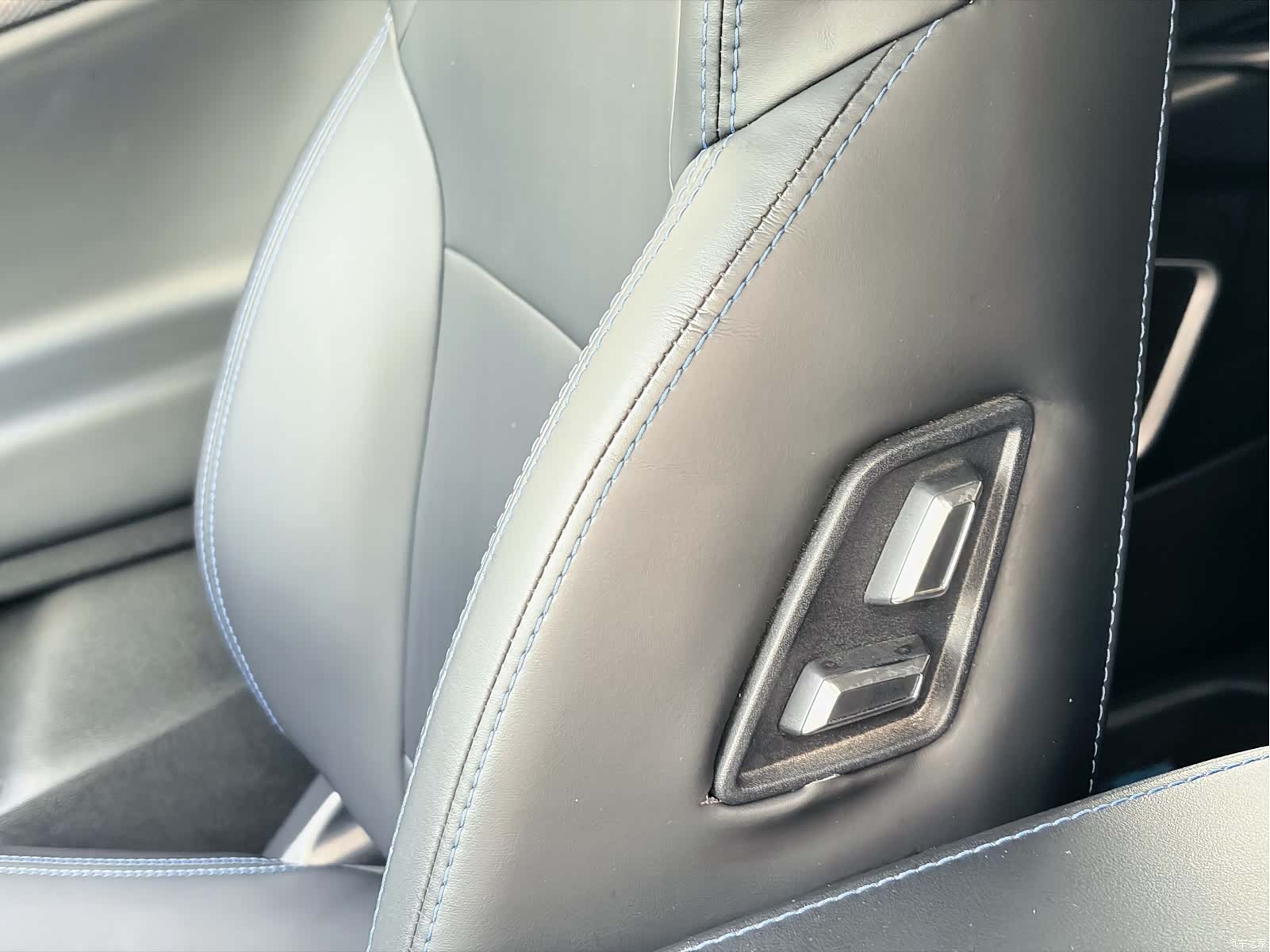 Geely Emgrand, 2021 13