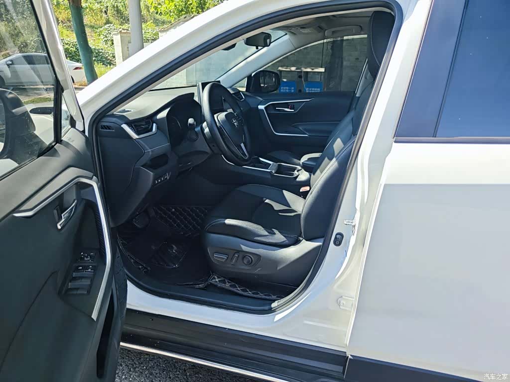 Toyota RAV4, 2021 12