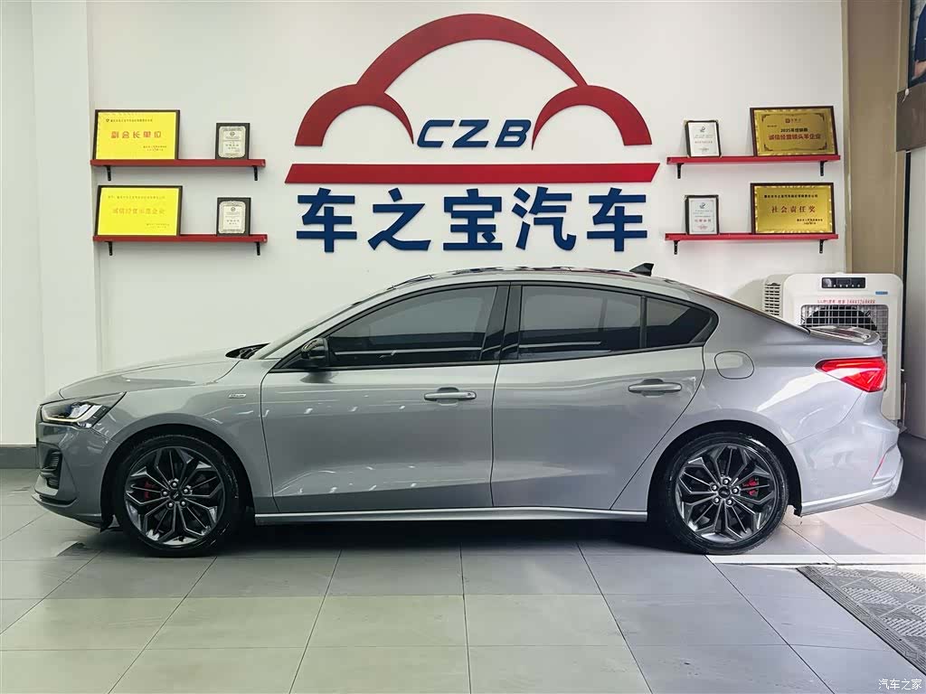 Ford Focus, 2023 4