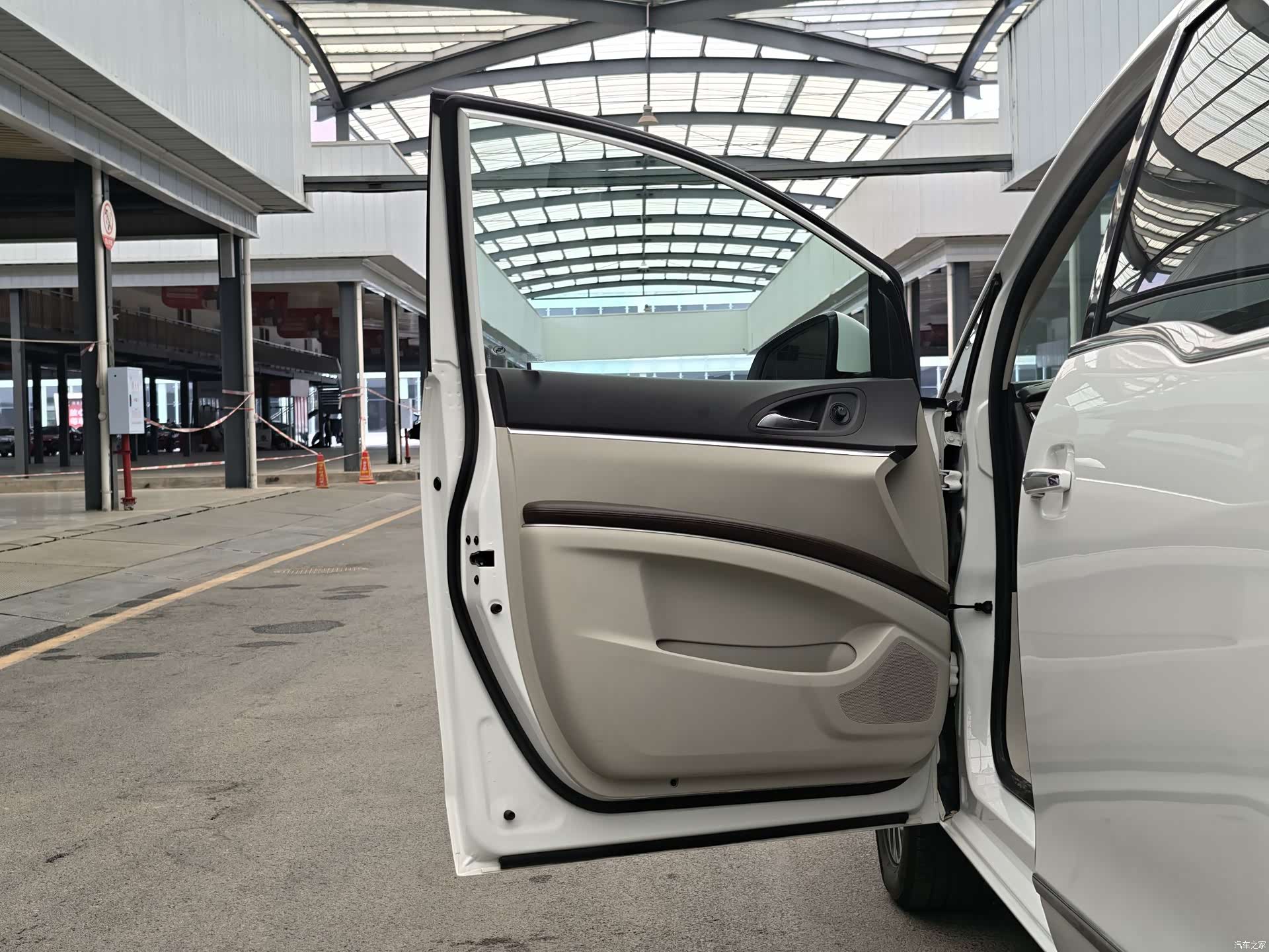 Buick GL8, 2021 4