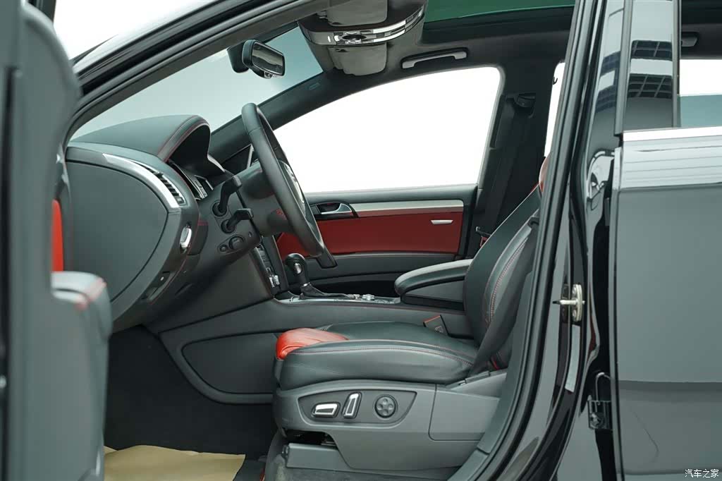 Audi Q7, 2011 10