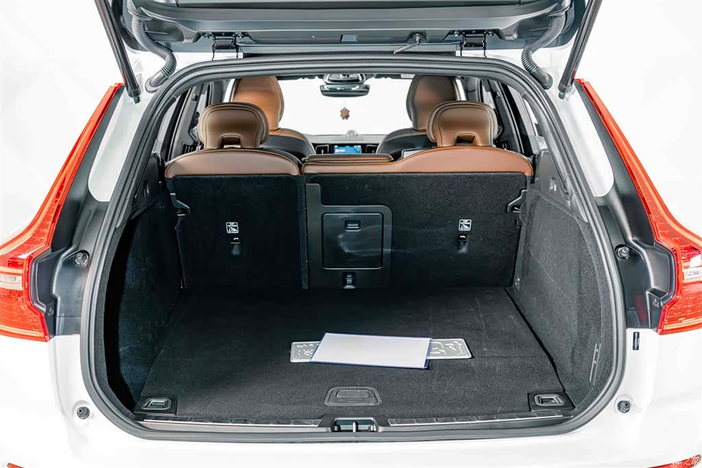 Volvo XC60, 2025 25