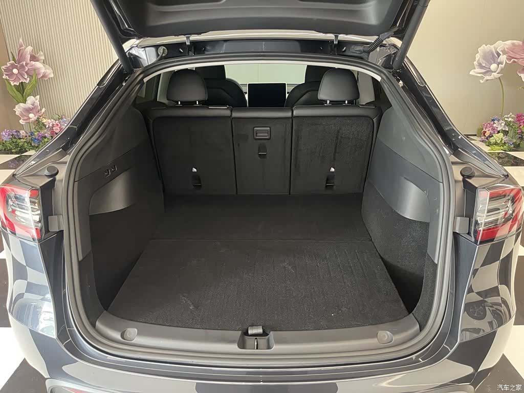 Tesla Model Y, 2025 27