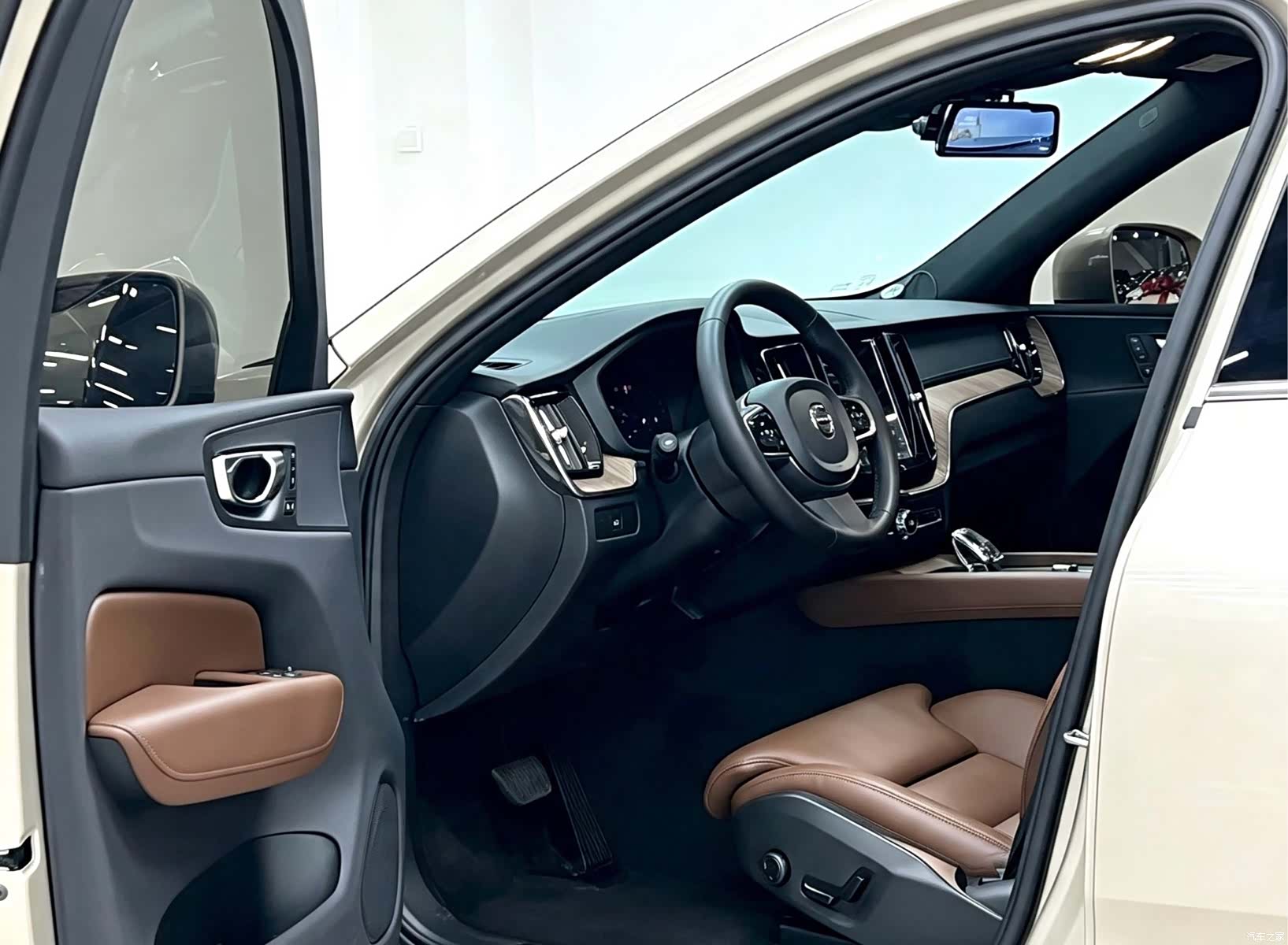 Volvo XC60, 2022 все фото