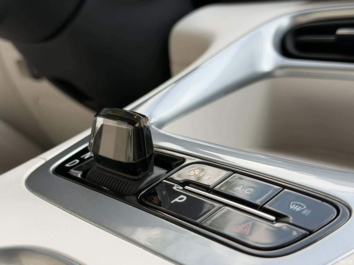 Geely Xingyuan, 2025 20