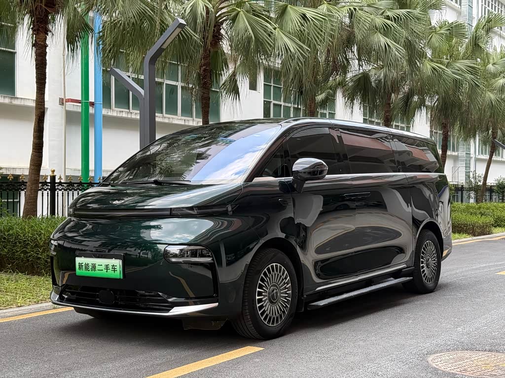 Geely L380