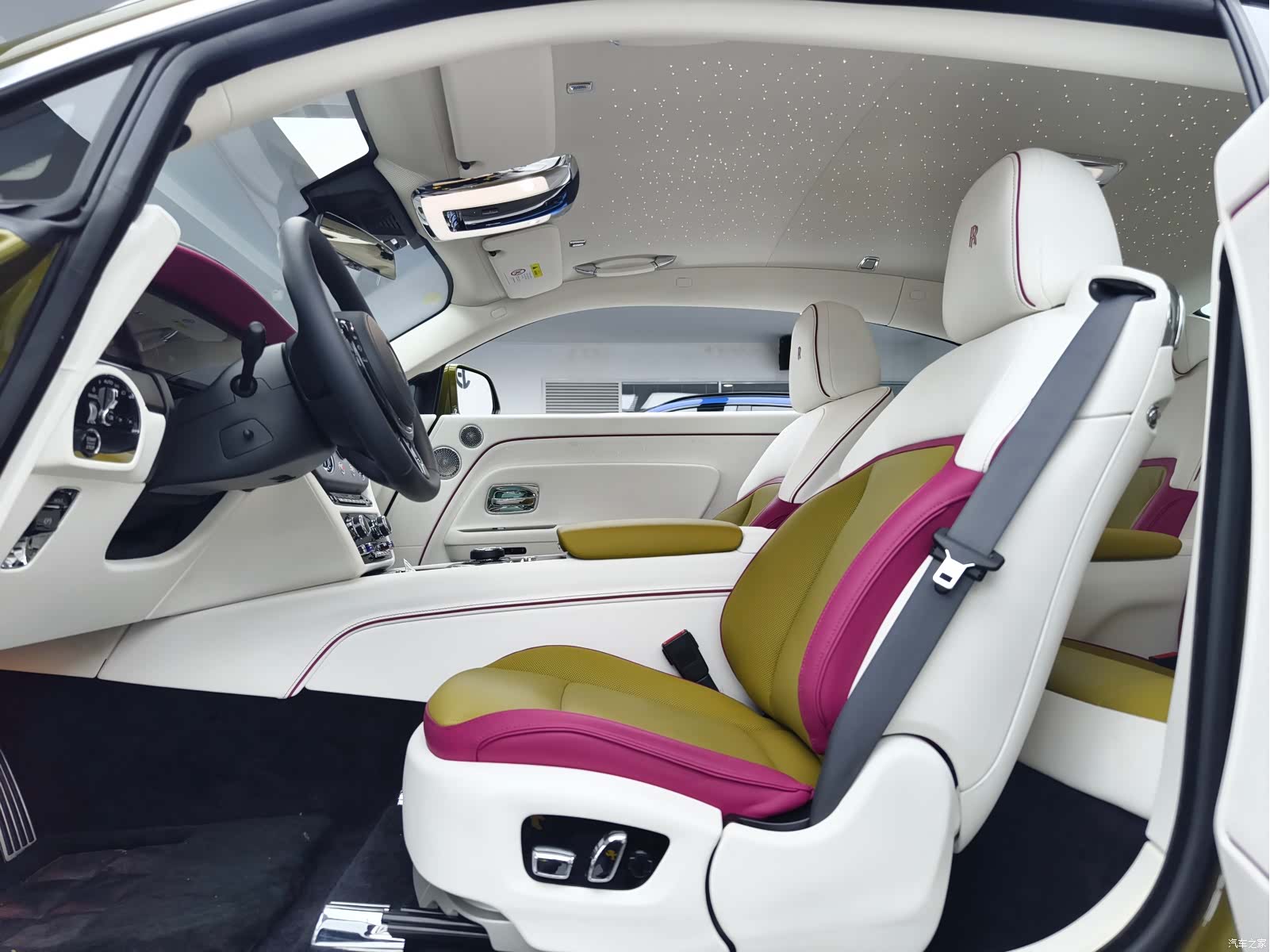 Rolls-Royce Spectre, 2024 12