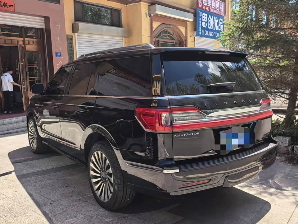 Lincoln Navigator
