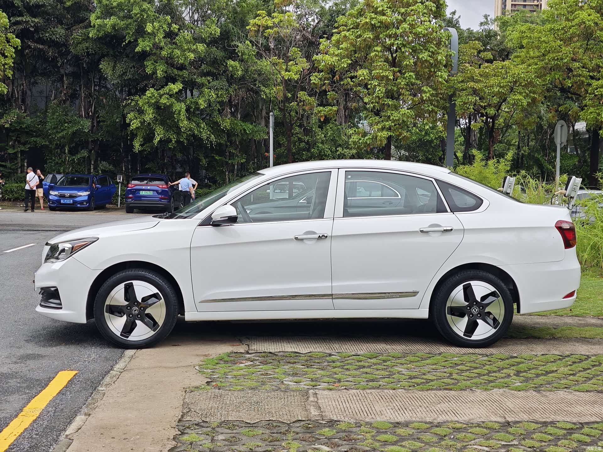 DongFeng E70, 2021 7