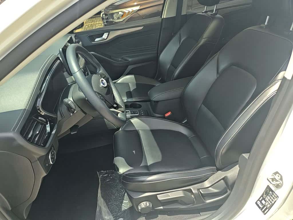 Ford Focus, 2022 15