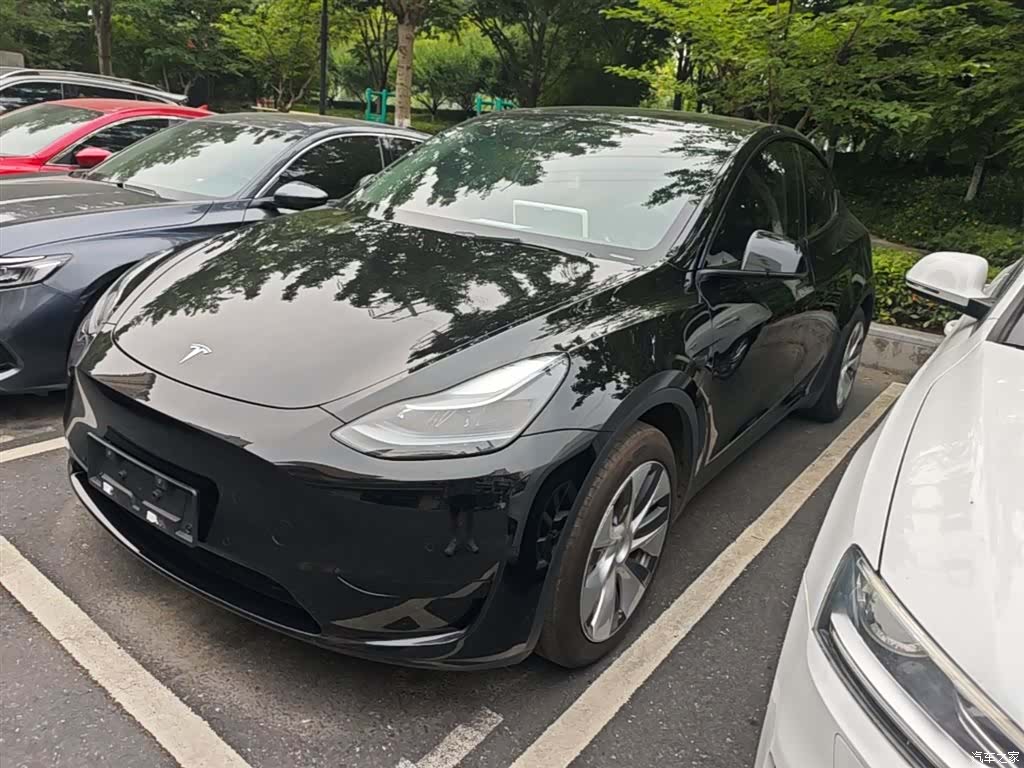 Tesla Model Y, 2023 1