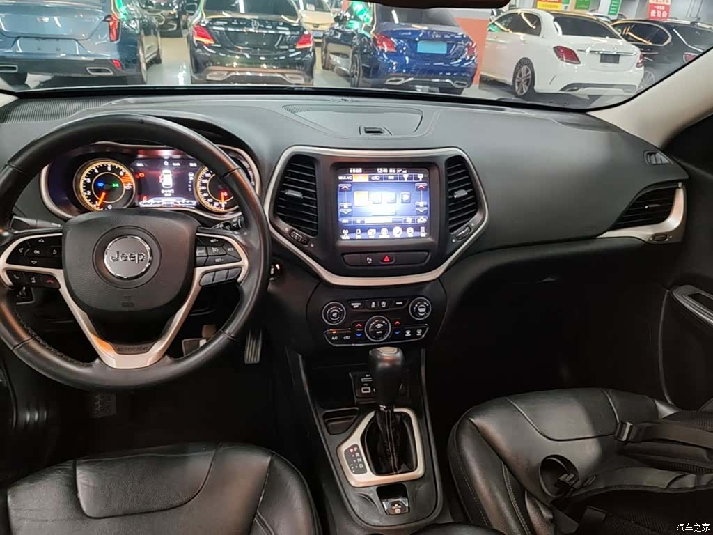 Jeep Cherokee, 2017 13