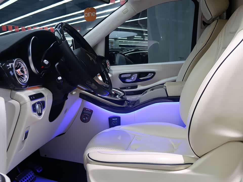 Mercedes-Benz V-class