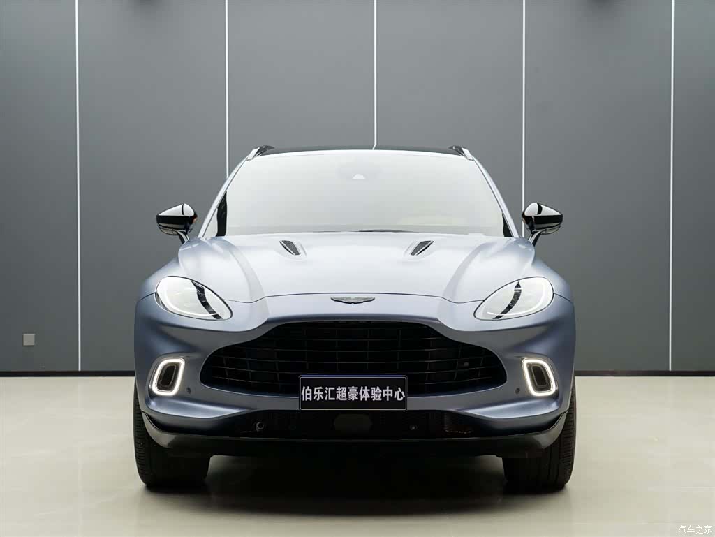 Aston Martin DBX, 2024 3