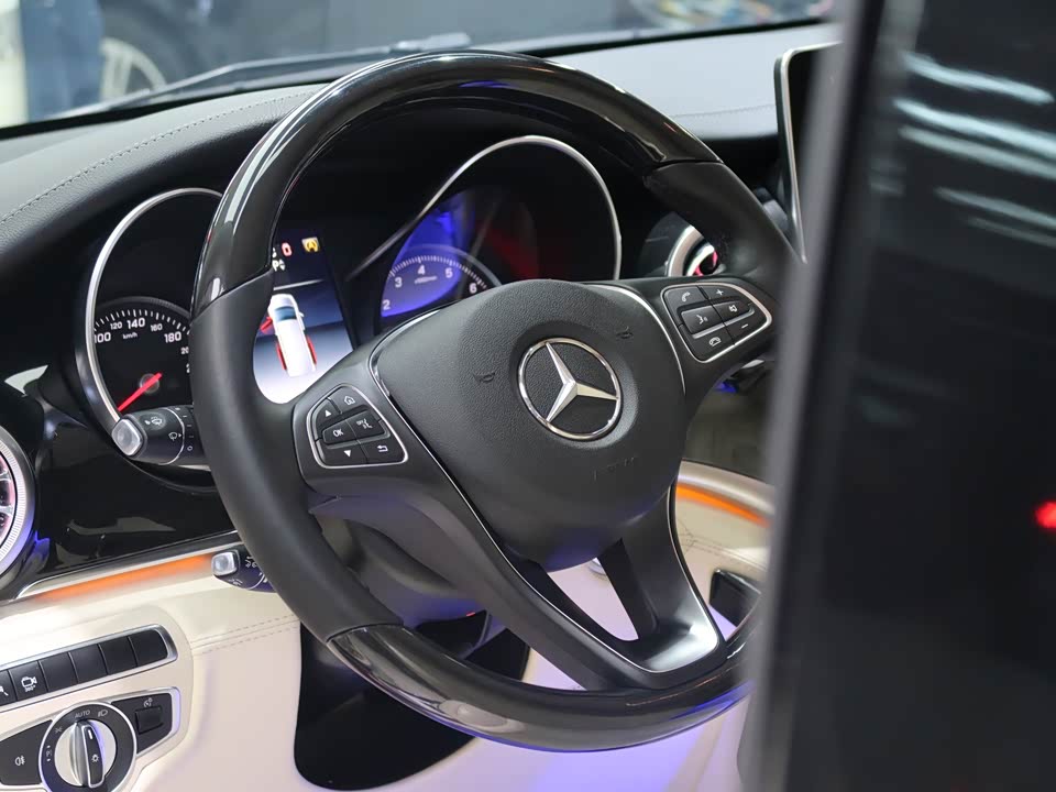 Mercedes-Benz V-class