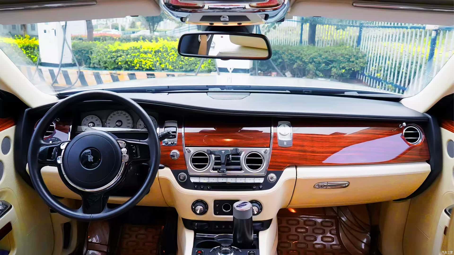 Rolls-Royce Ghost, 2010 6