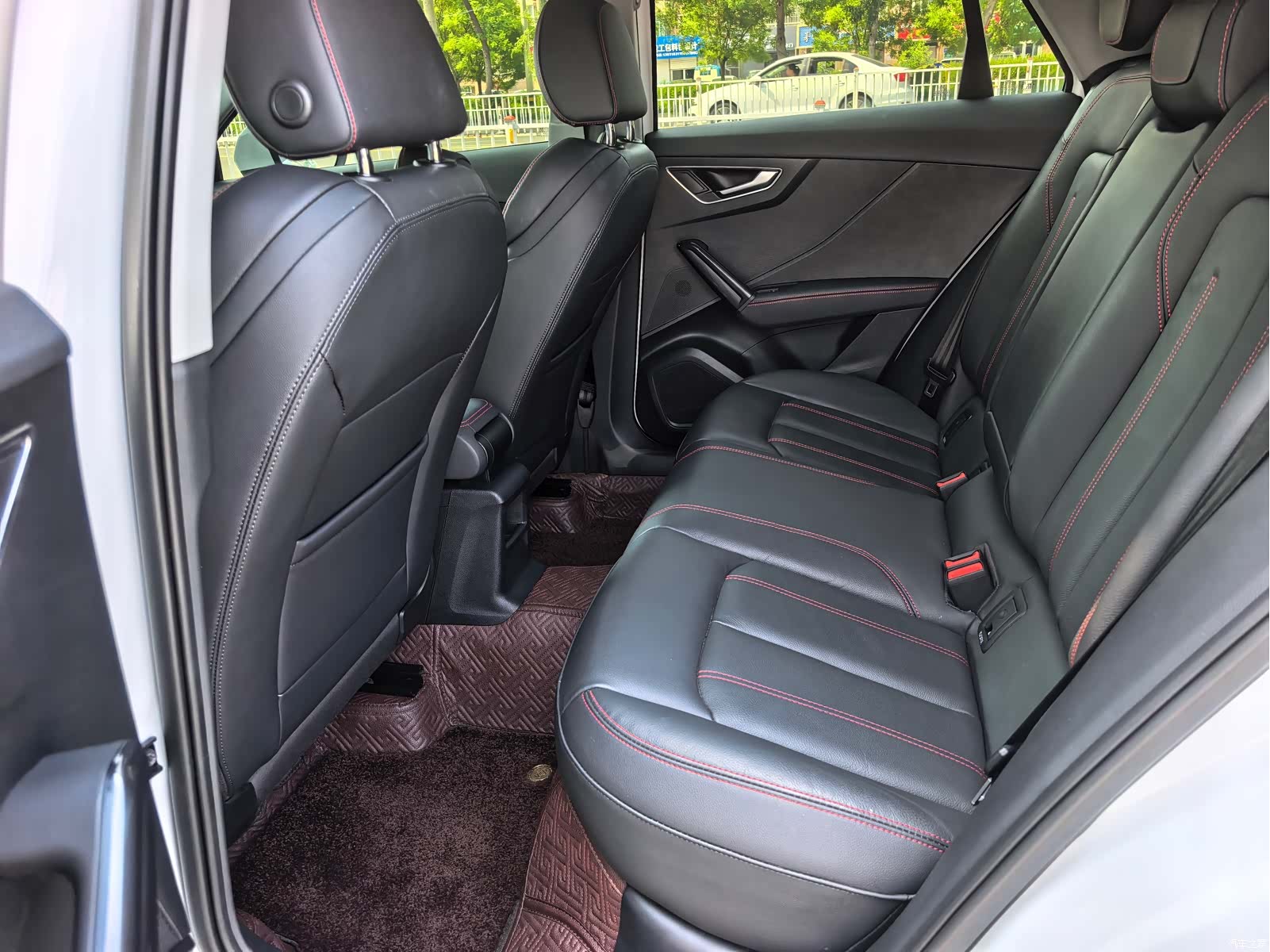 Audi Q2L, 2023 8