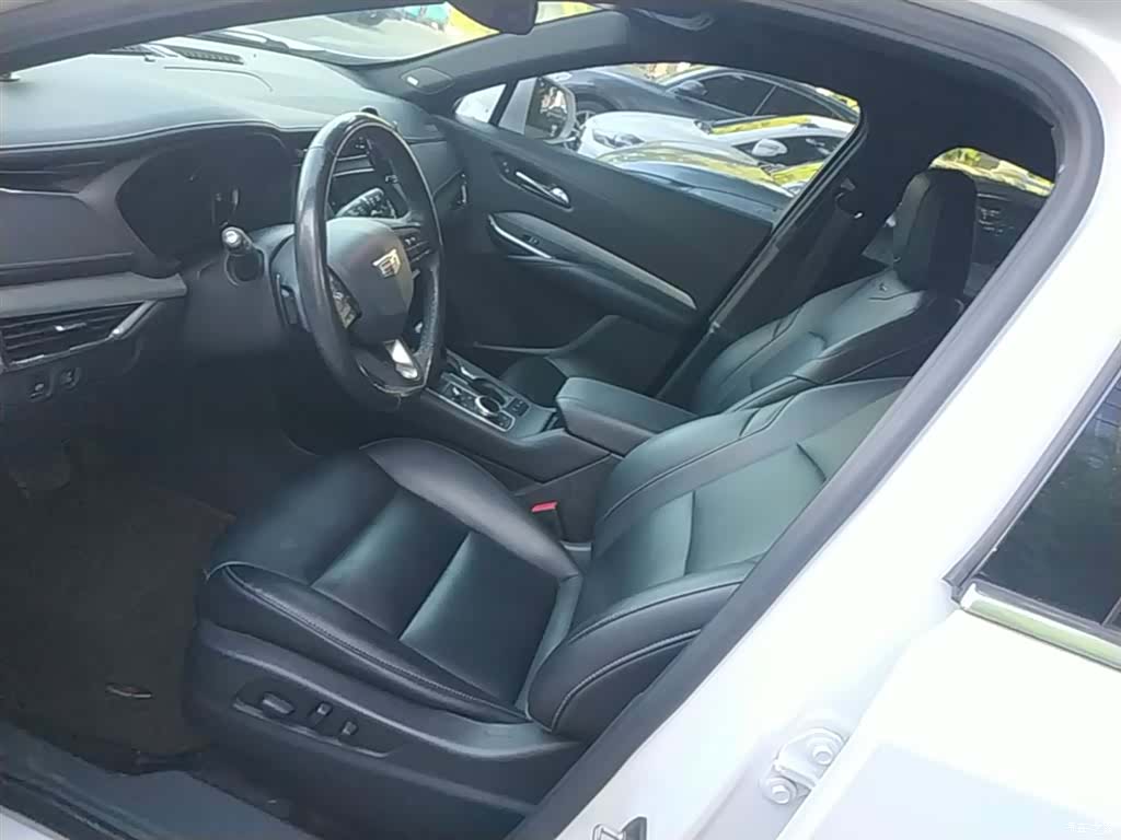 Cadillac XT4, 2019 11