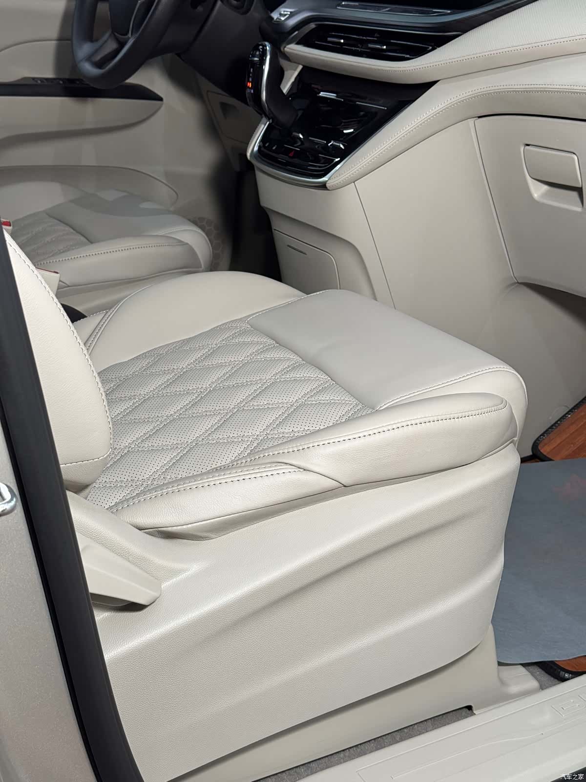 Buick GL8, 2022 20