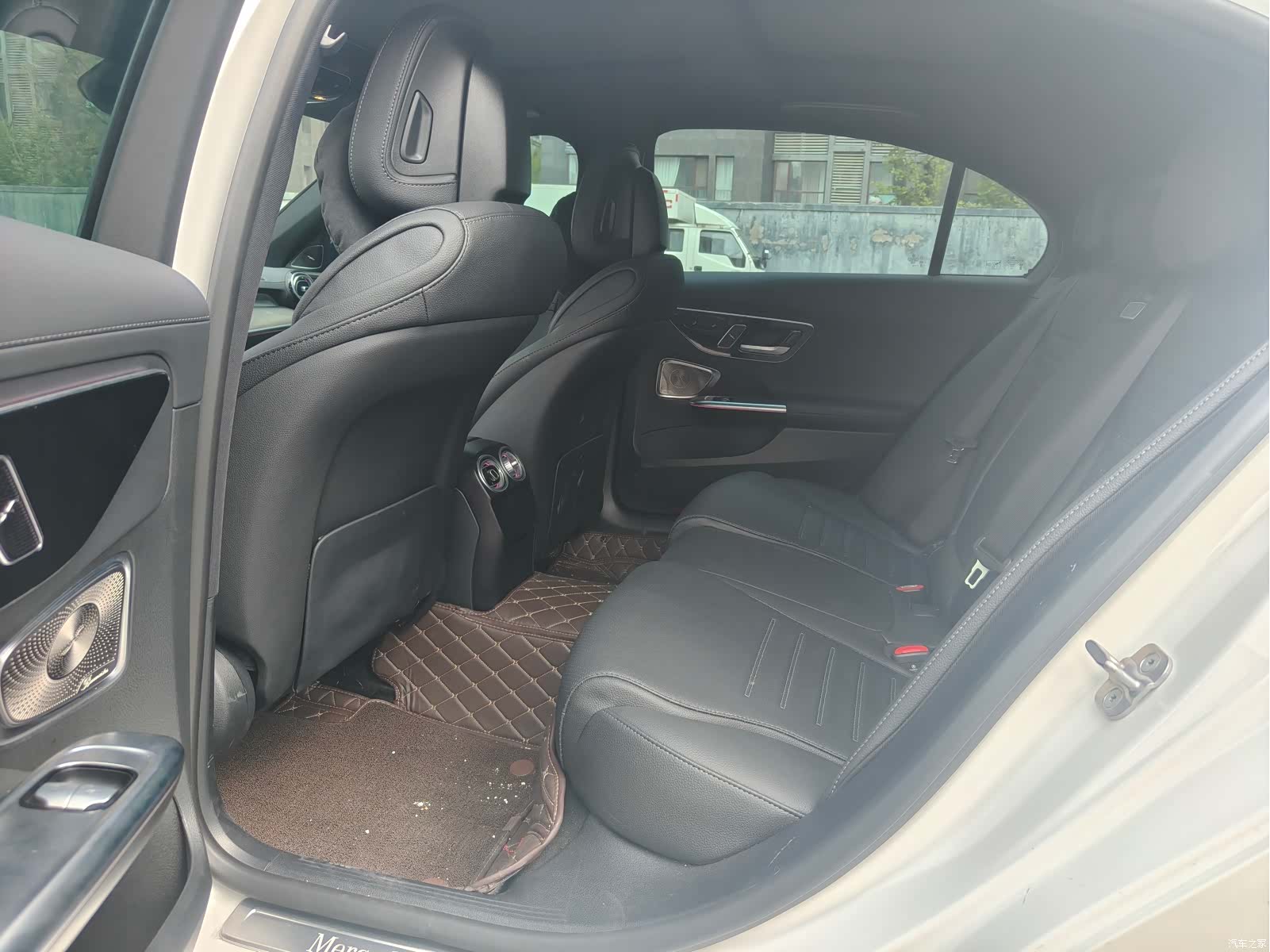 Mercedes-Benz C-Class, 2025 4