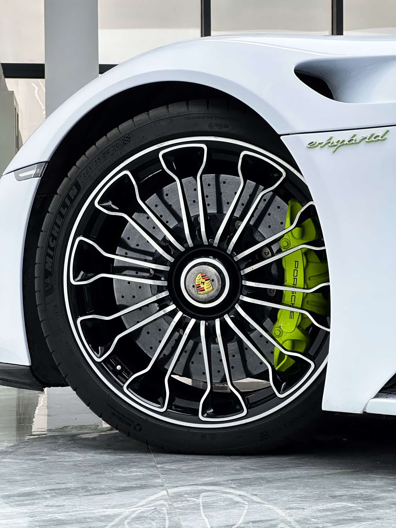 Porsche 918, 2015 8