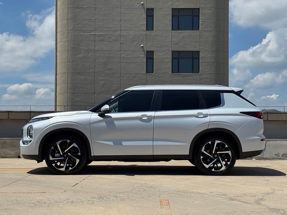 Mitsubishi Outlander Mitsubishi Outlander