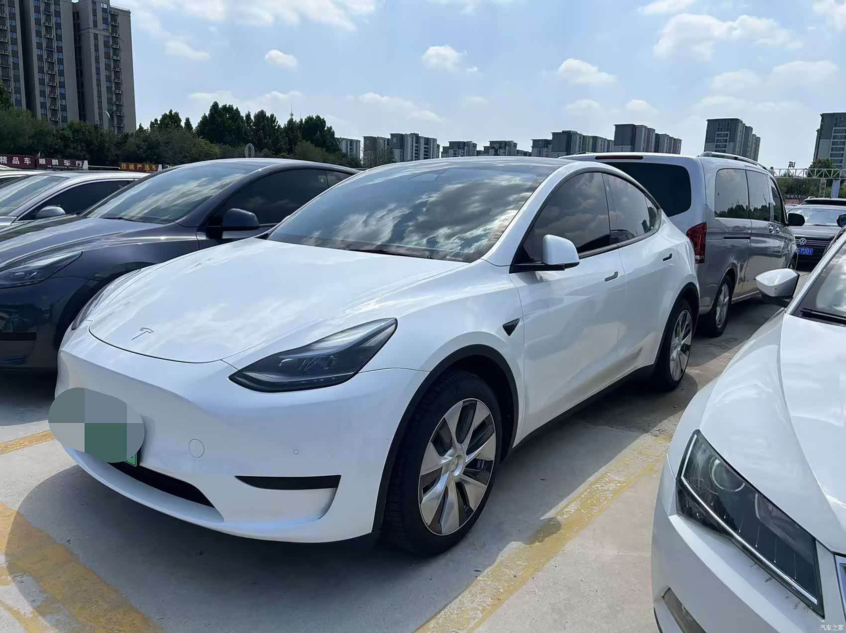 Tesla Model Y, 2023 1