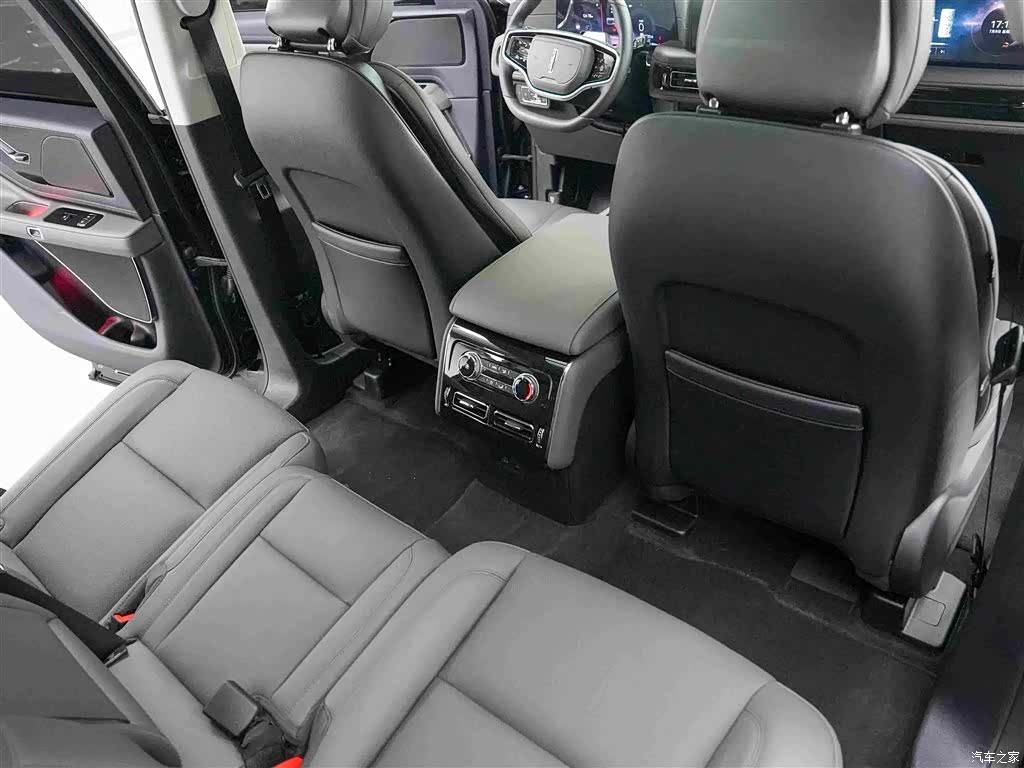 Lincoln Aviator, 2025 11