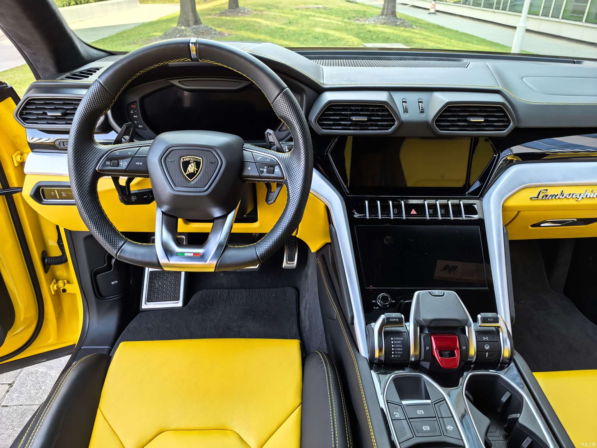 Lamborghini Urus, 2023 13