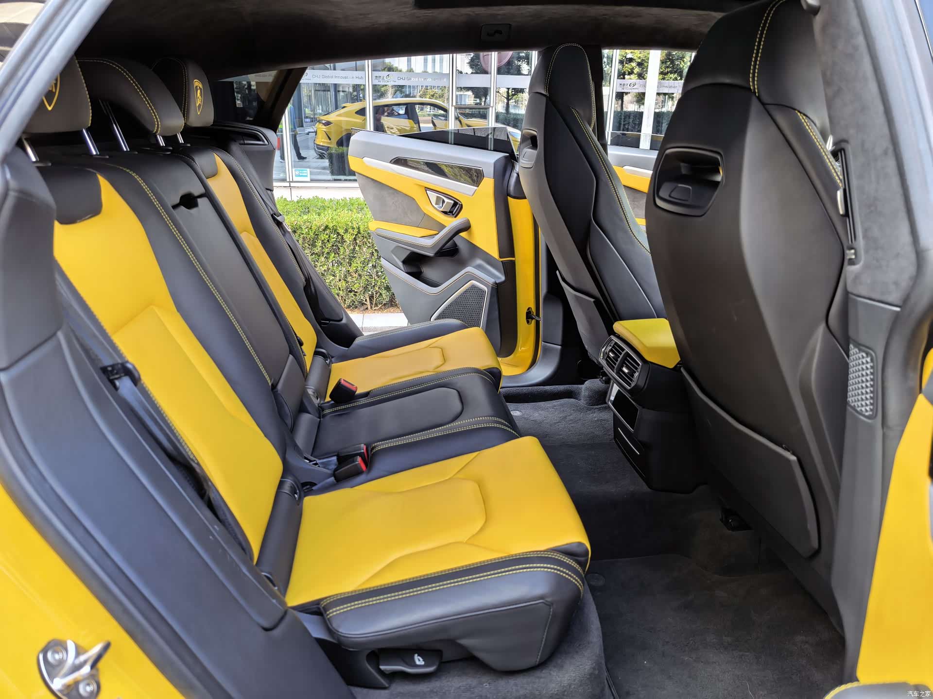 Lamborghini Urus, 2023 38