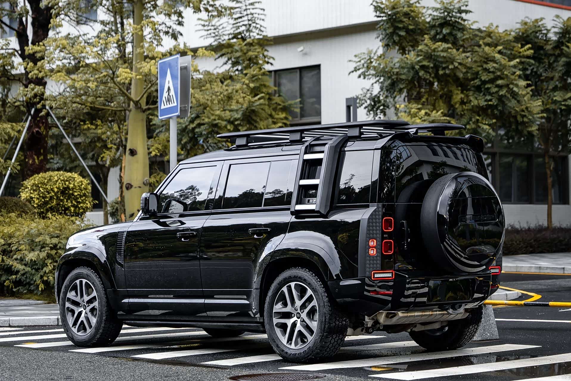 Land Rover Defender, 2023 14