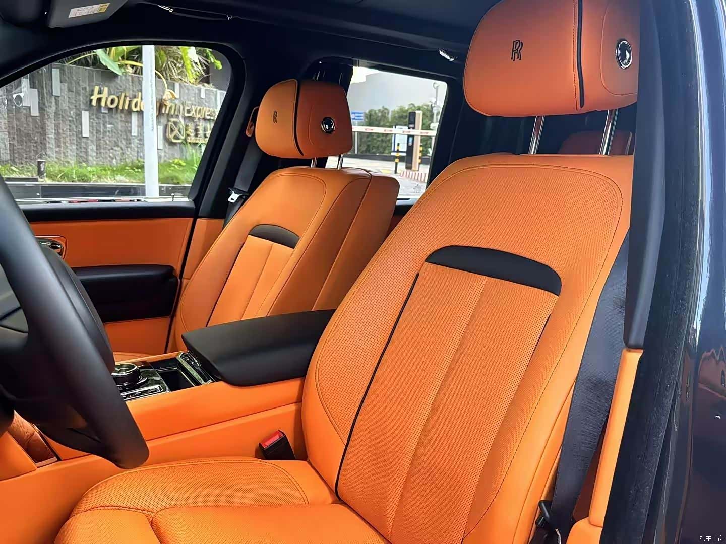 Rolls-Royce Cullinan, 2021 все фото