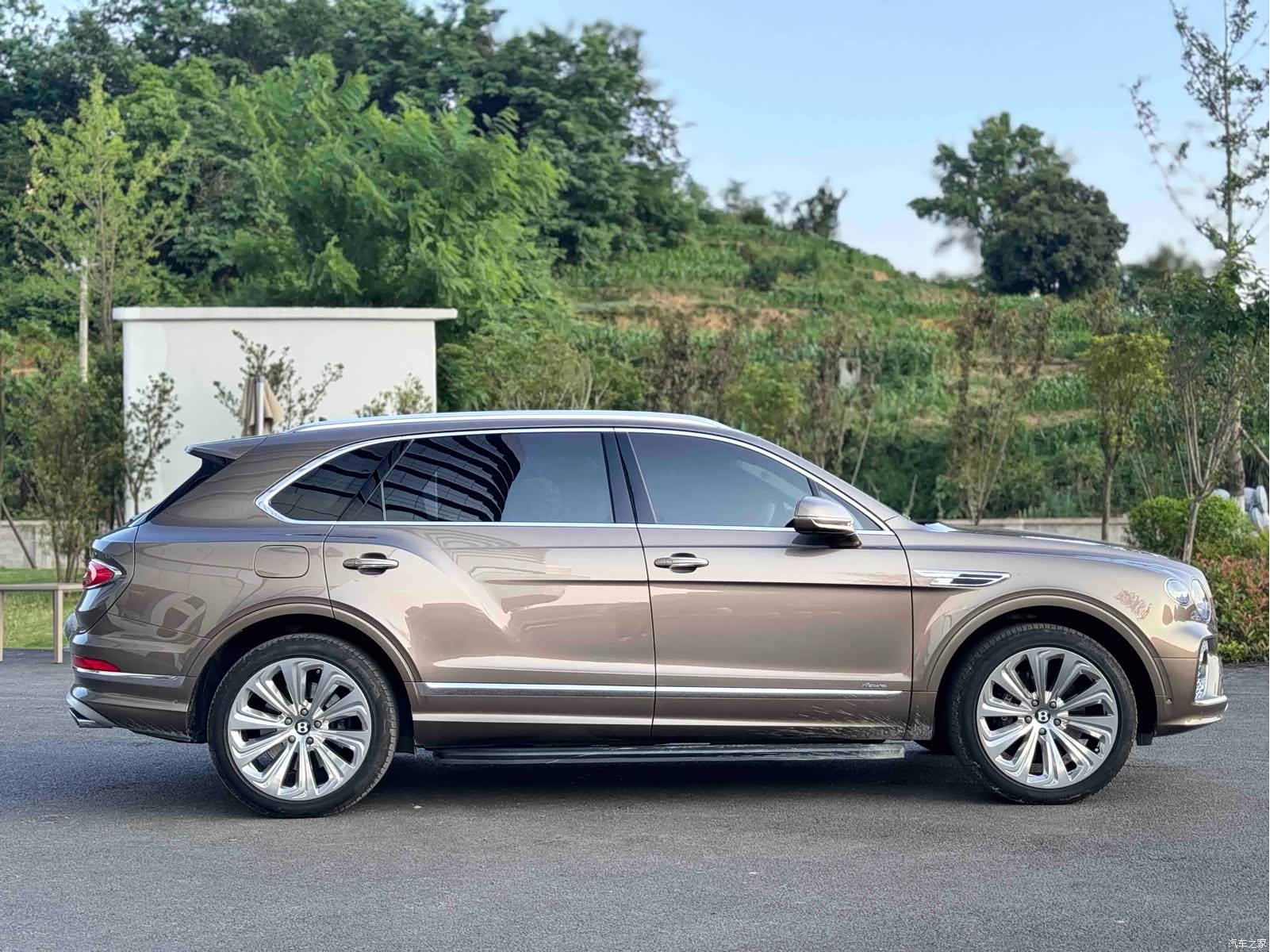 Bentley Bentayga, 2023 14