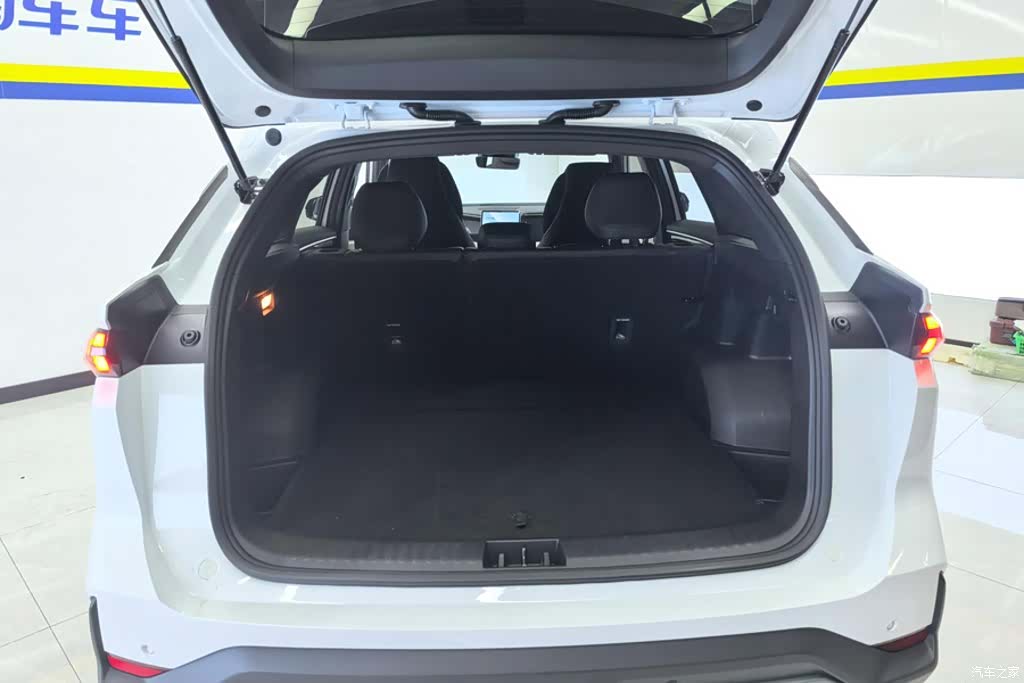Geely Galaxy L7, 2024 4