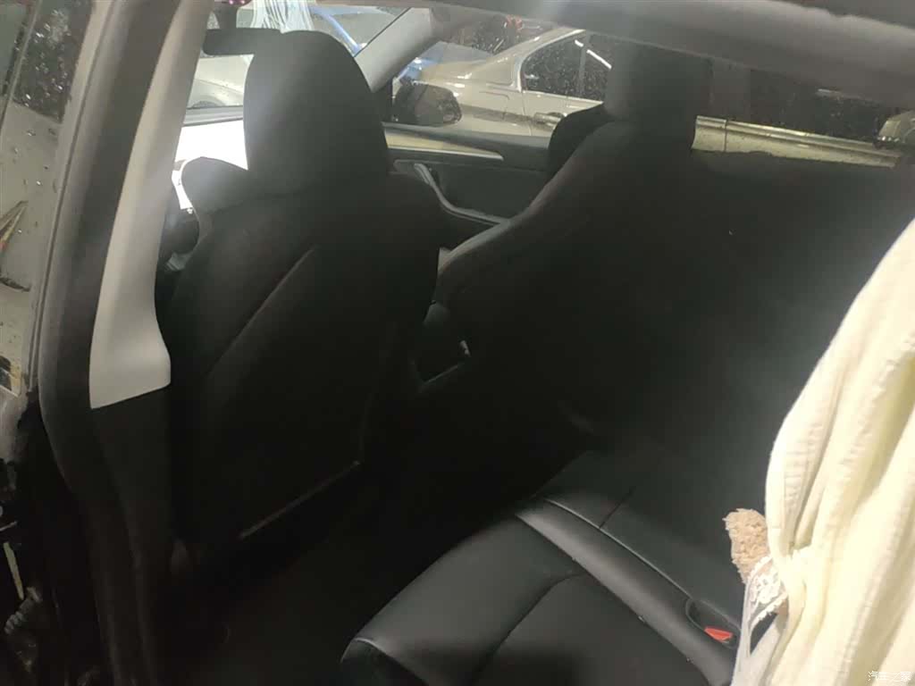 Tesla Model Y, 2023 15