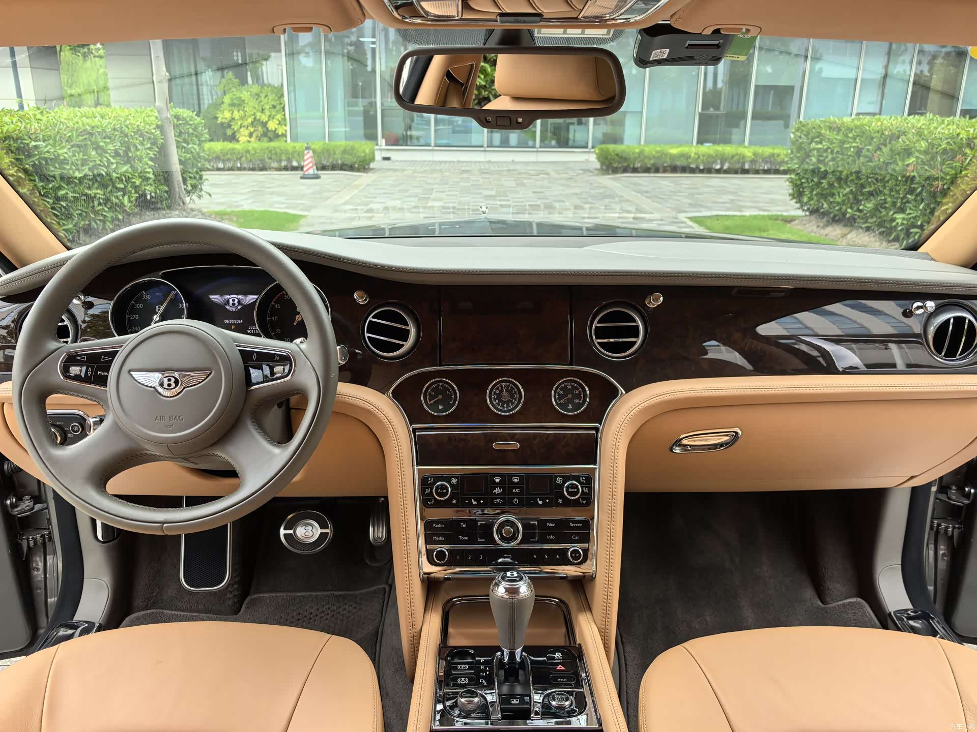 Bentley Mulsanne, 2015 25