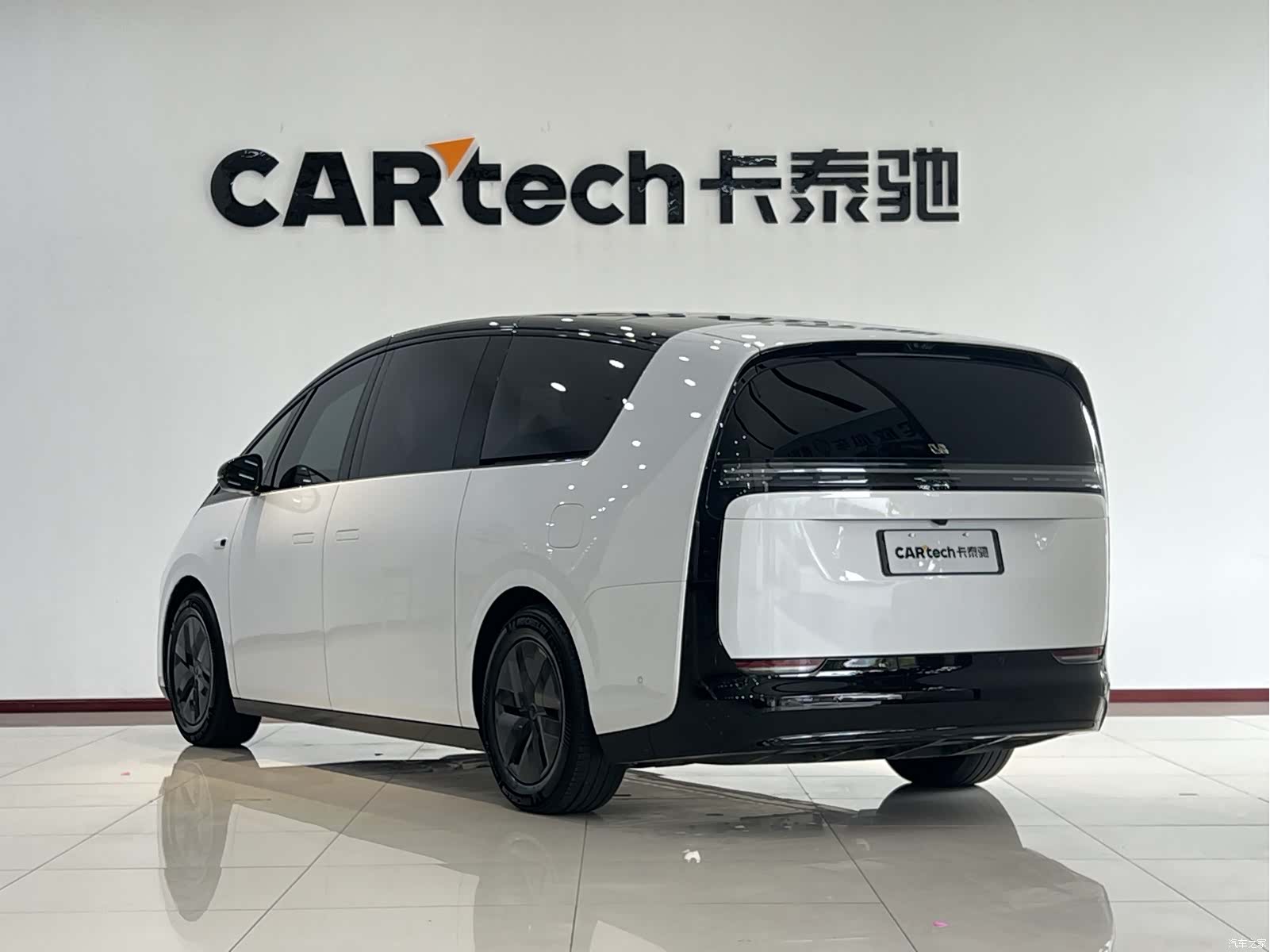 Li Auto MEGA, 2025 27