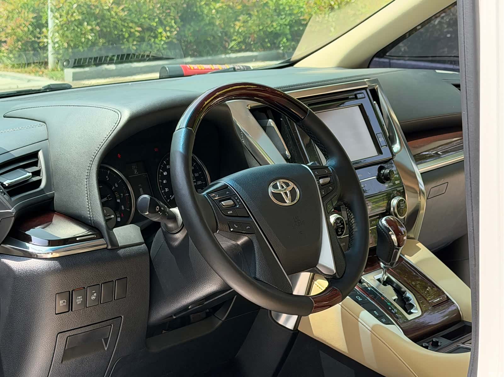 Toyota Alphard, 2016 8