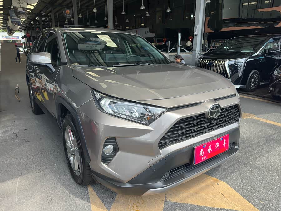 Toyota RAV4 2020, фото 2