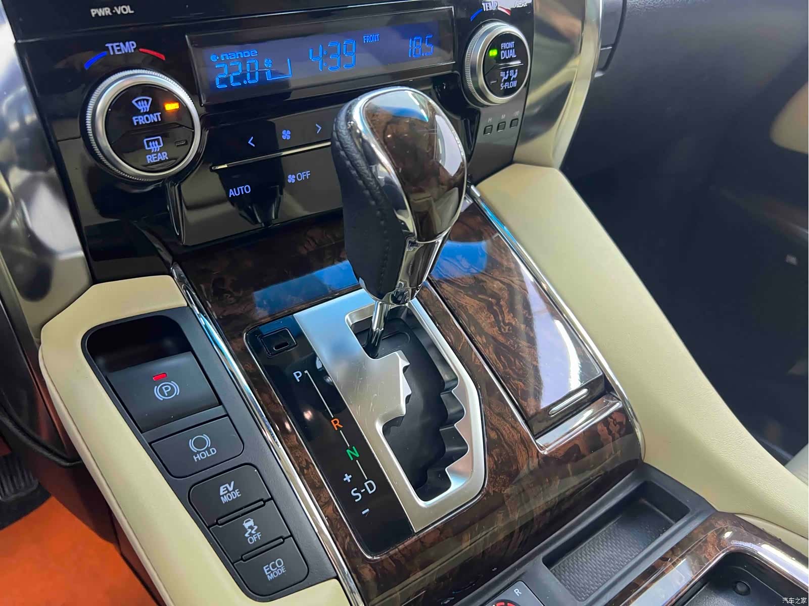 Toyota Alphard, 2021 17